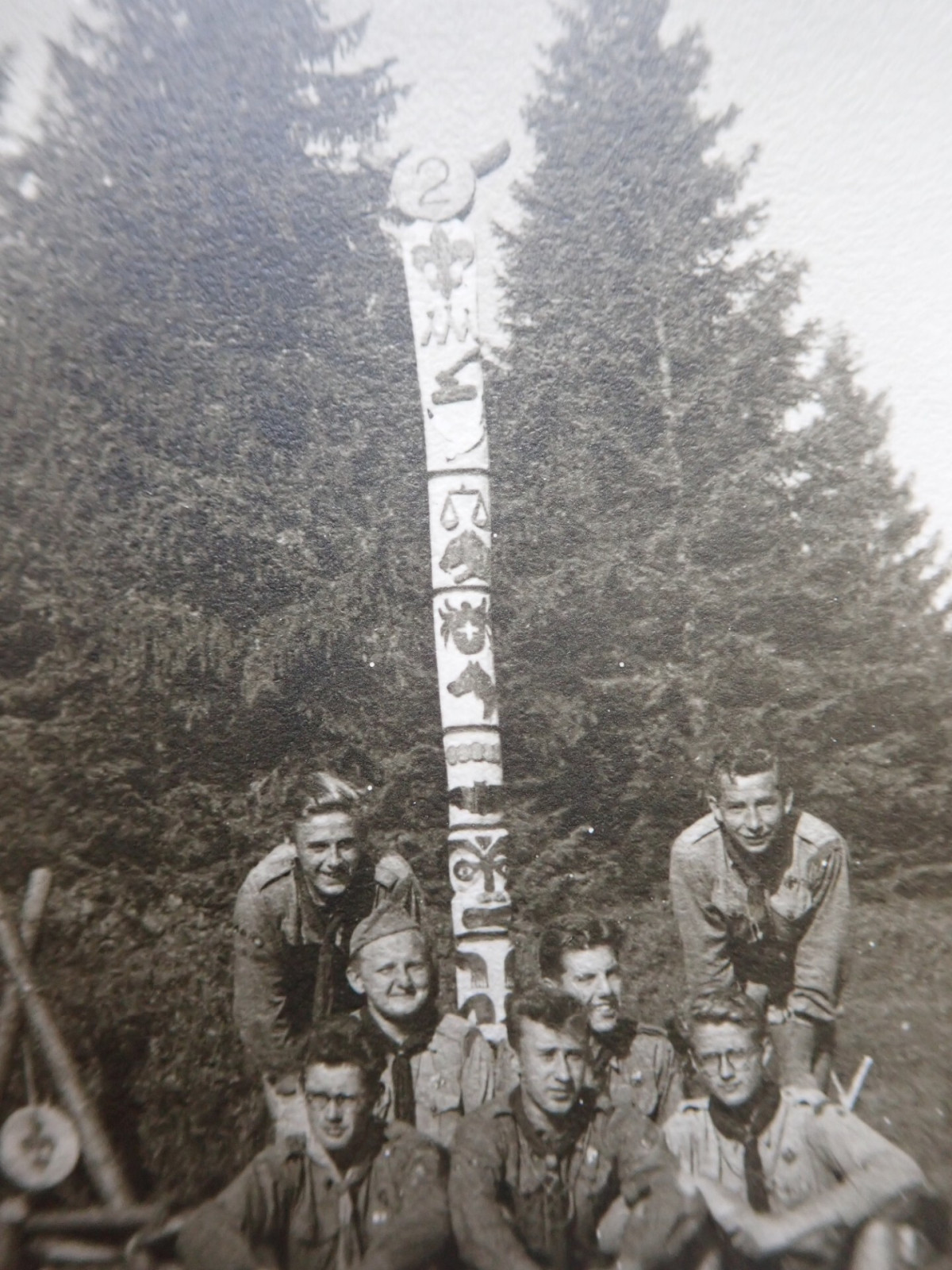 T�bor 2. odd�lu Sou� 1948. N�kter� postavy: V��a, Kosatec, Karoli, Ra�pli�ka, Hab�n, �ajoun, Va�ek.